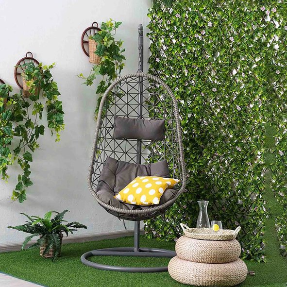 Hanging cage swing outlet
